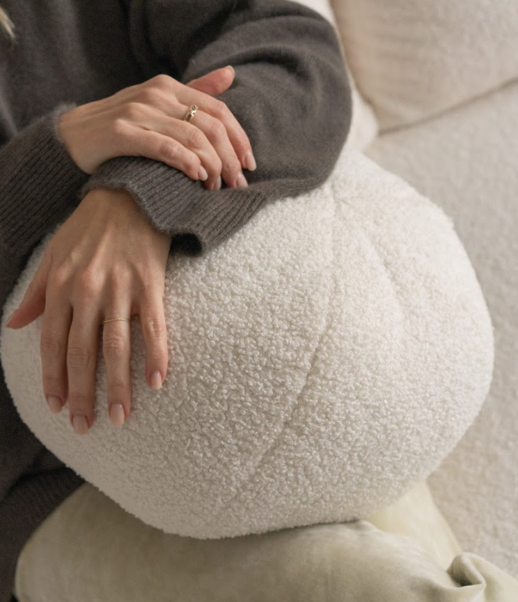 Tkanina boucle w formie poduszki